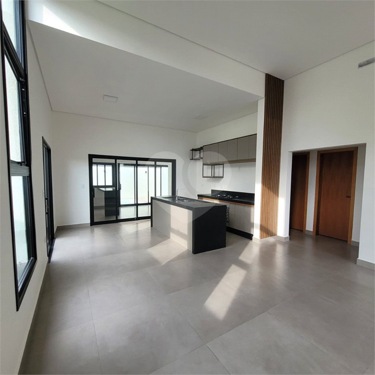 Casa à venda com 3 quartos, sendo 1 suíte, no condomínio Residencial Lagos D Icarai, Salto - SP