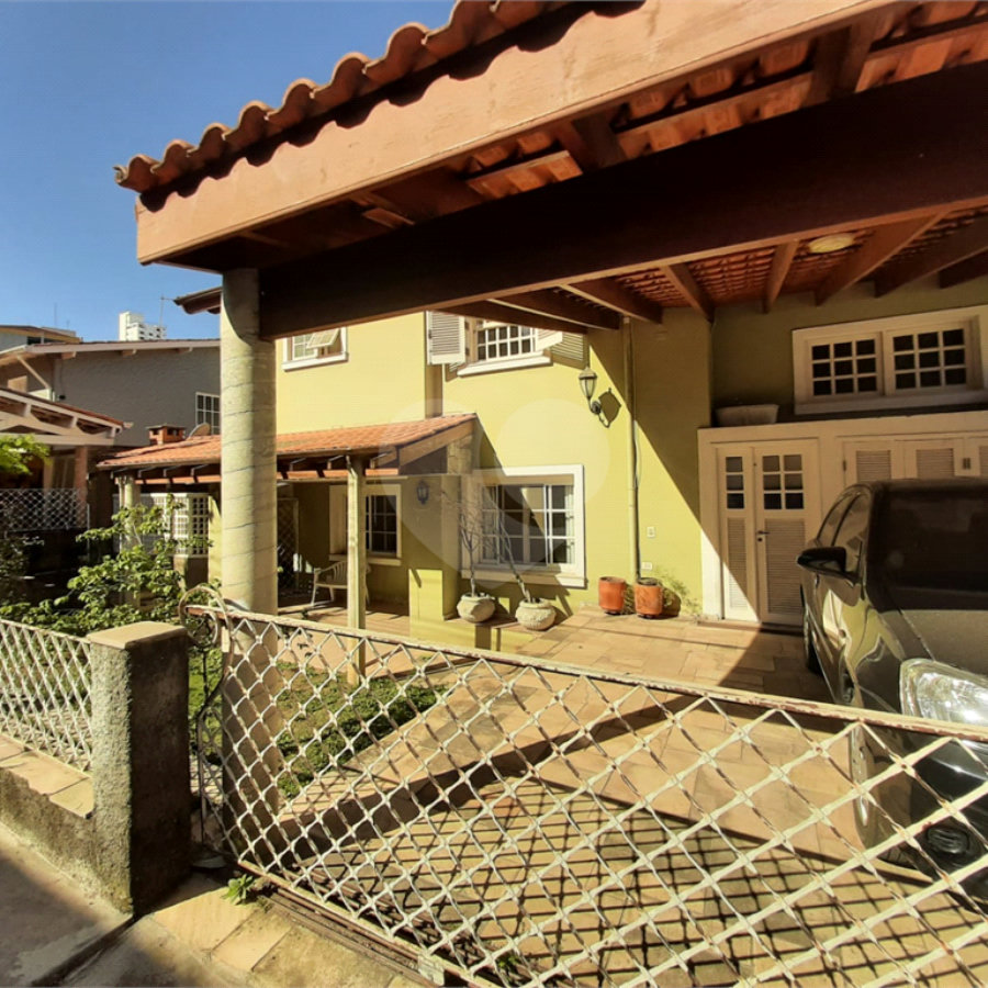 Casa à venda ou para alugar com 3 quartos, sendo 2 suítes, no condomínio Chácara das Rosas, São Paulo - SP