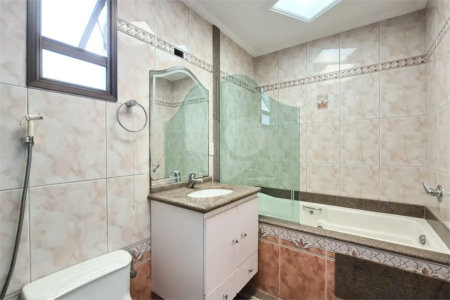 Cobertura sofisticada no Jardim do Mar, em São Bernardo do Campo, com 4 dormitórios, closet, hidromassagem, varanda, 5 vagas de garagem e lazer completo. Ideal para quem busca conforto e exclusividade.