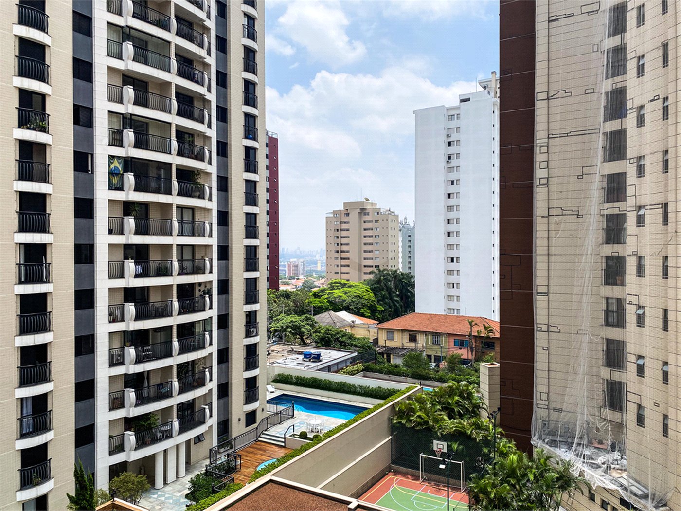 Apartamento à venda com 4 quartos, sendo 3 suítes, em Alto da Lapa, São Paulo, SP