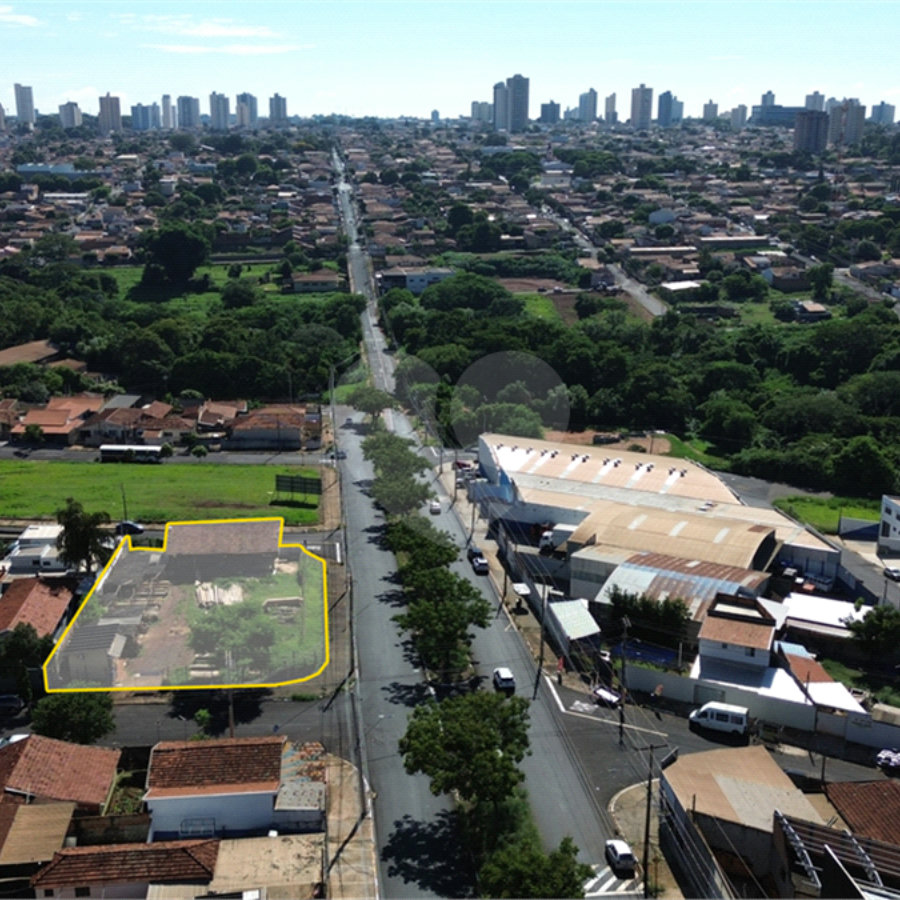 Terreno à venda em Parque Laranjeiras, Araraquara, SP