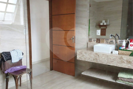 Sobrado à venda com 3 quartos, sendo 1 suíte, em Jardim Fonte Áurea, Poá, SP