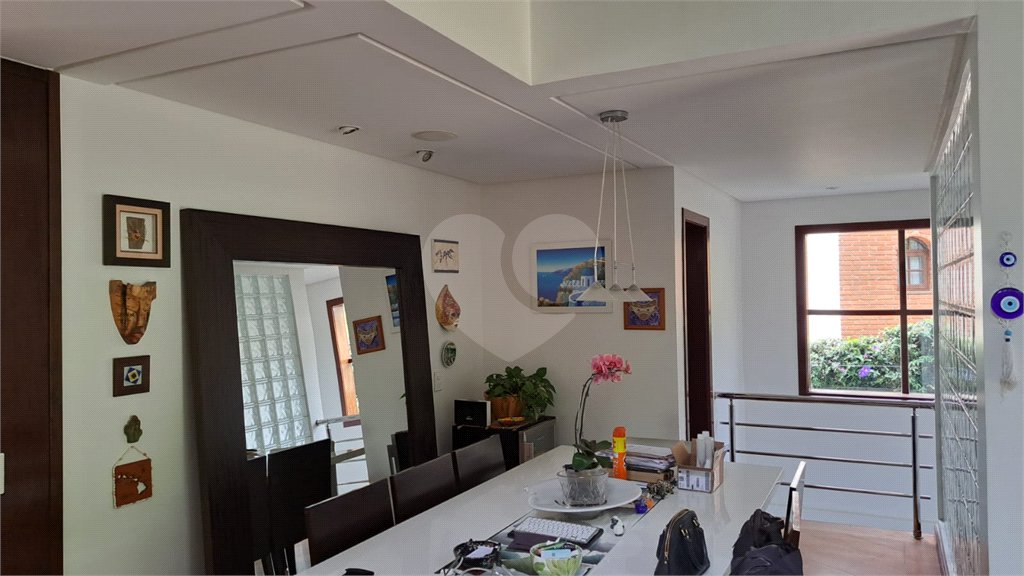 Casa à venda com 6 quartos, sendo 4 suítes, no condomínio Alpes da Cantareira, Mairiporã - SP