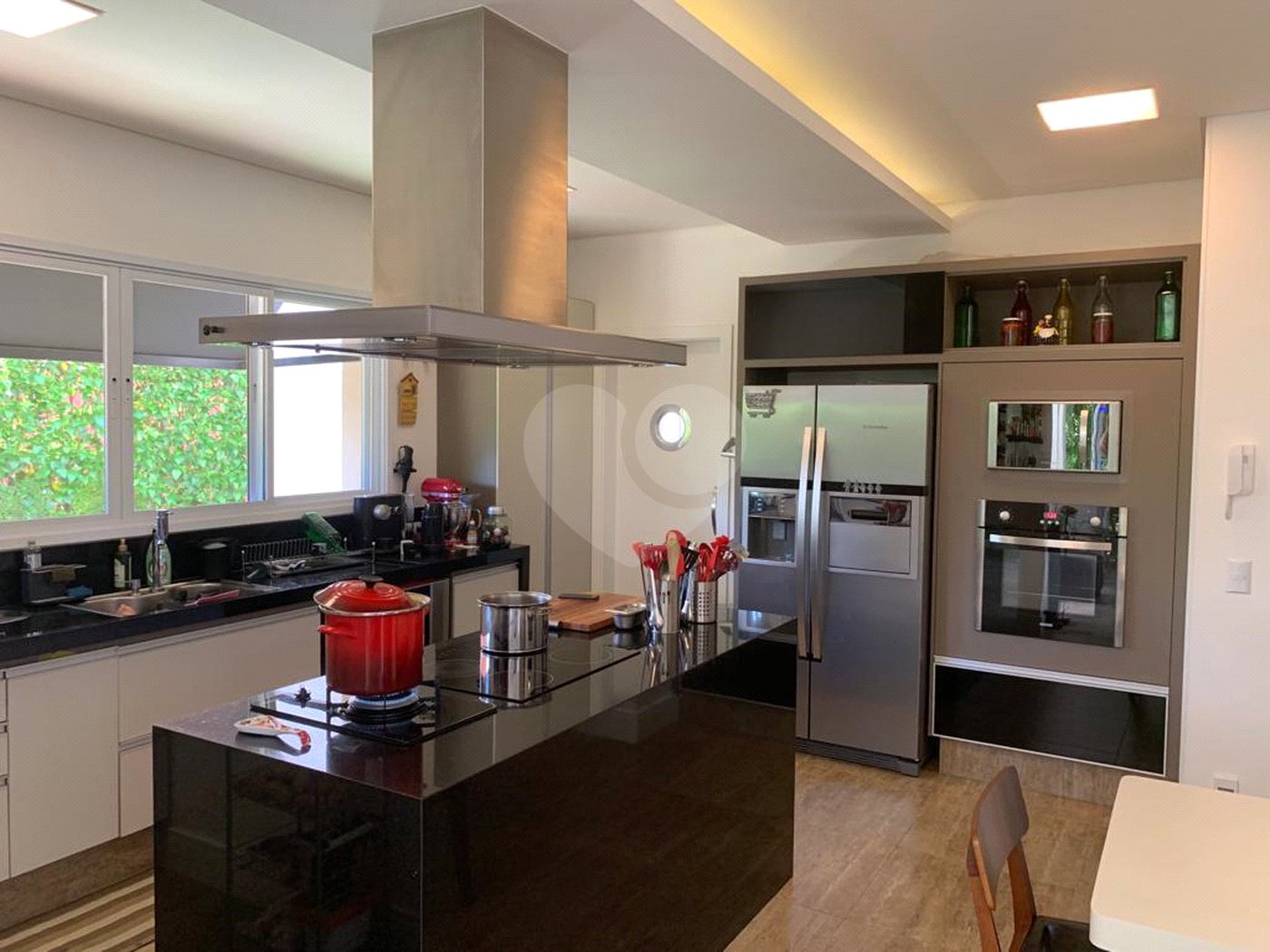 Casa à venda com 5 quartos, sendo 3 suítes, no condomínio Residencial Saint German, Araçoiaba da Serra - SP