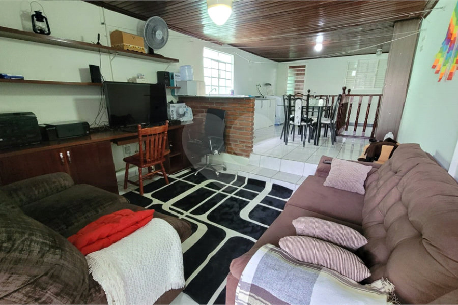Casa à venda com 4 quartos, sendo 1 suíte, em Parque Maria Domitila, São Paulo, SP