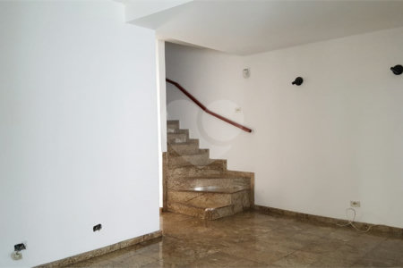 Sobrado à venda ou para alugar com 3 quartos, sendo 1 suíte, em Alto da Boa Vista, São Paulo, SP