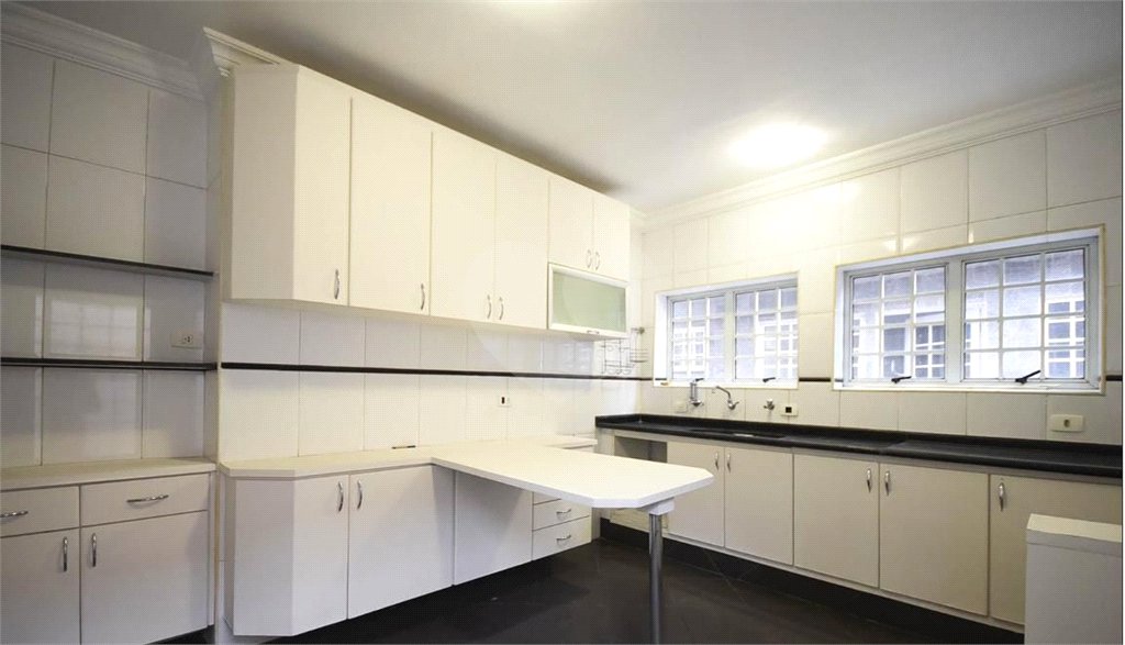 Casa à venda com 4 quartos, sendo 3 suítes, em Super Quadra Morumbi, São Paulo, SP