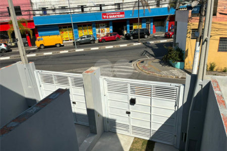 Sobrado à venda com 3 quartos, sendo 1 suíte,  em Calmon Viana, Poá, SP