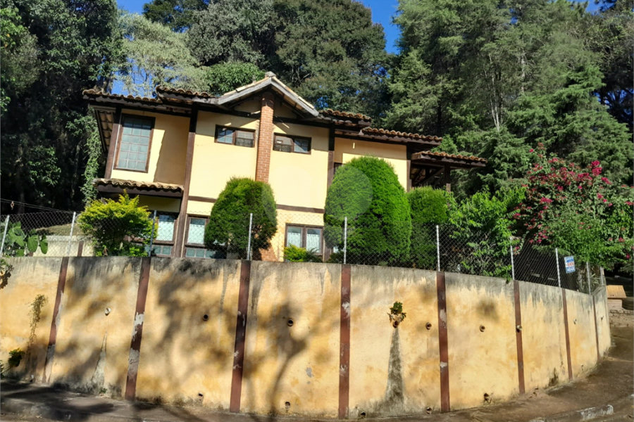 Casa à venda com 3 quartos, sendo 1 suíte, no condomínio Sausalito, Mairiporã - SP