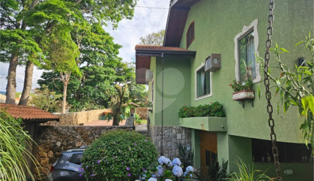 Casa à venda com 4 quartos, sendo 3 suítes, em Jardim Tapajós, Atibaia, SP