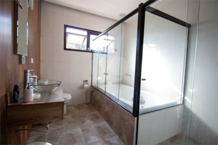 Casa à venda com 3 quartos, sendo 2 suítes,  em Alto da Serra (mailasqui), São Roque, SP