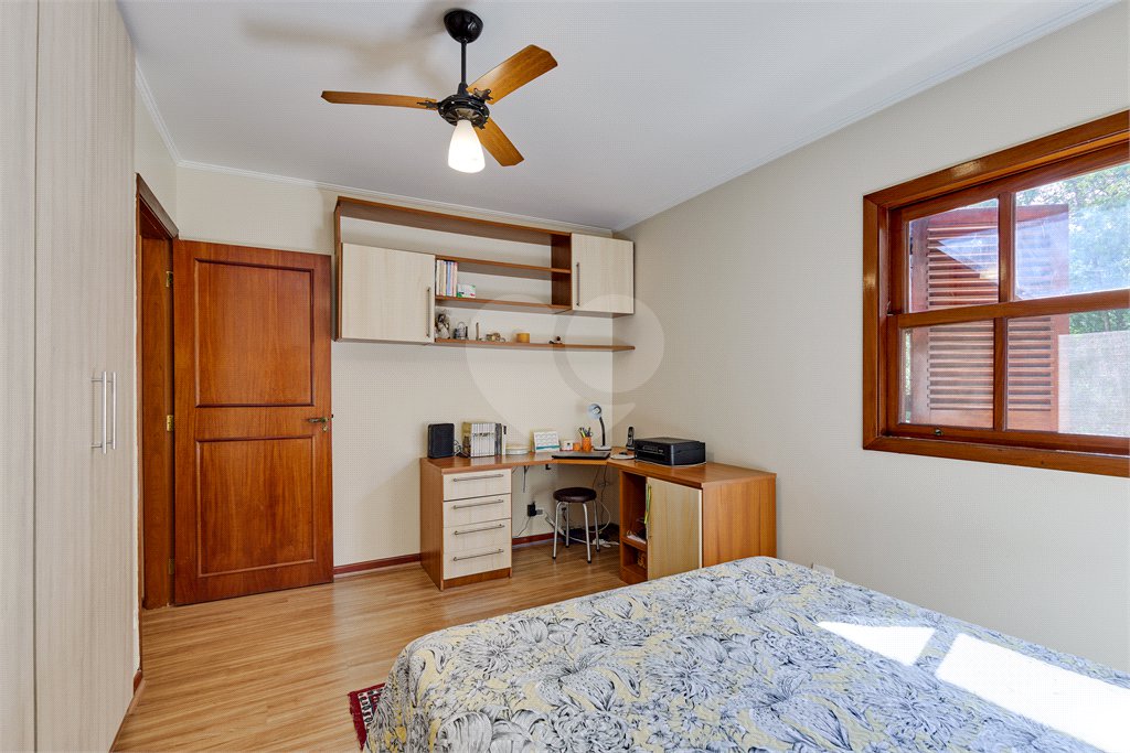 Casa à venda com 3 quartos, sendo 2 suítes, no condomínio Granja do Morumbi, São Paulo - SP