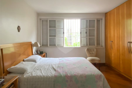 Casa de Vila à venda com 5 quartos, sendo 4 suítes, em Chácara Santo Antônio, São Paulo, SP