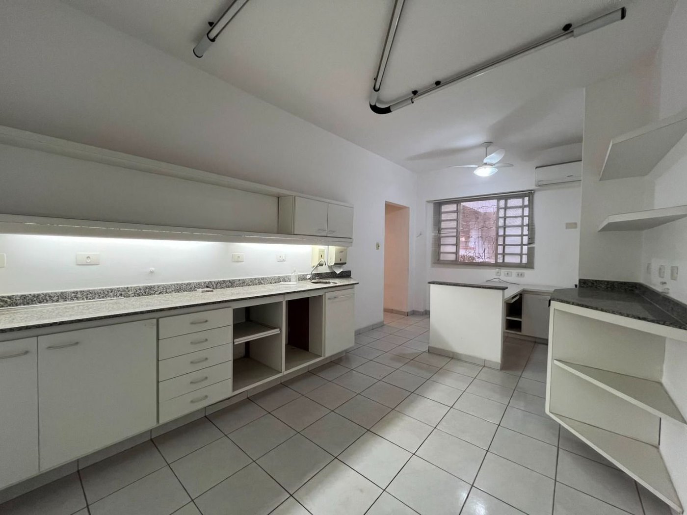 Casa para alugar, 305 m² por R$ 31.379,07 - Boqueirão - Santos/SP