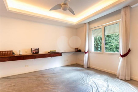 Casa à venda com 6 suítes no condomínio Vitória Régia, São Paulo - SP