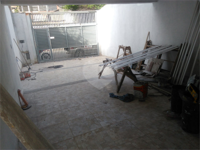 Casa à venda com 3 quartos, sendo 1 suíte,  no condomínio Nair Ramos Shuring, São Paulo - SP