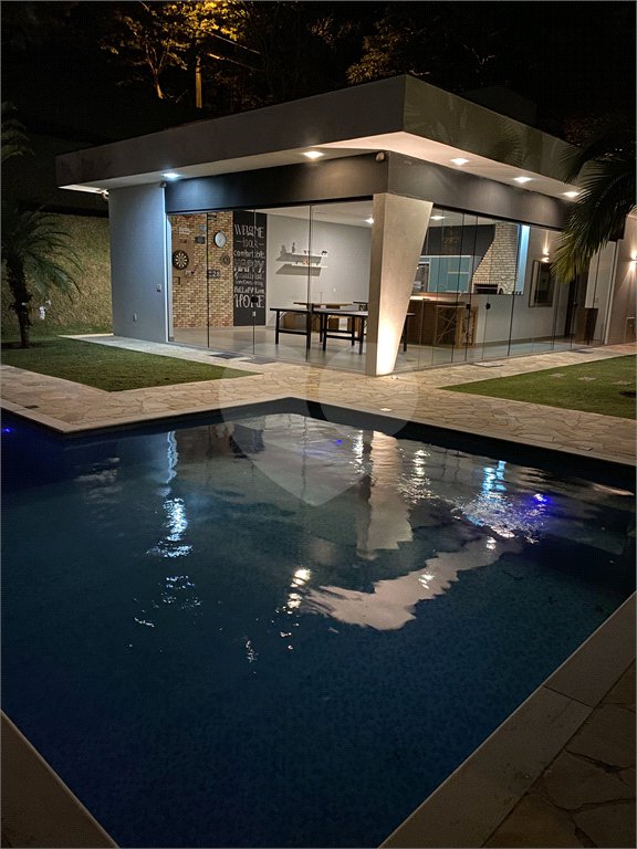 Casa à venda com 3 suítes no condomínio Jardim Primavera, Louveira - SP