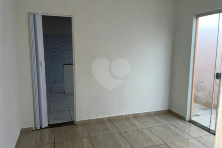 Casa à venda com 2 quartos em Vila Carvalho, Itapetininga, SP