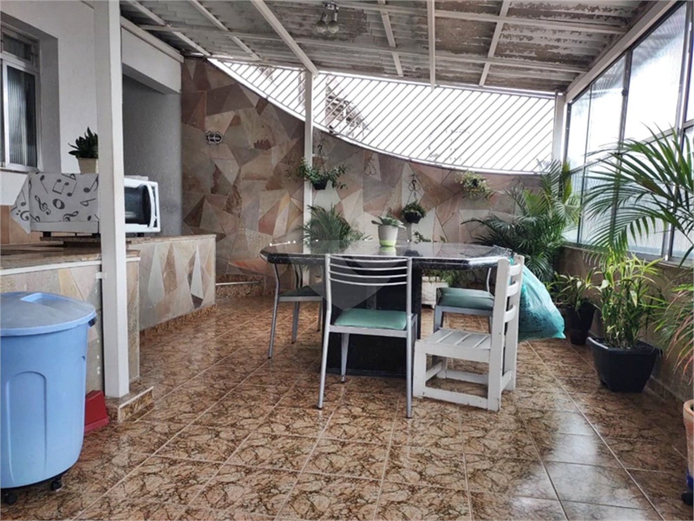 Casa à venda com 3 quartos, sendo 1 suíte, no condomínio Vila Paiva, São Paulo - SP