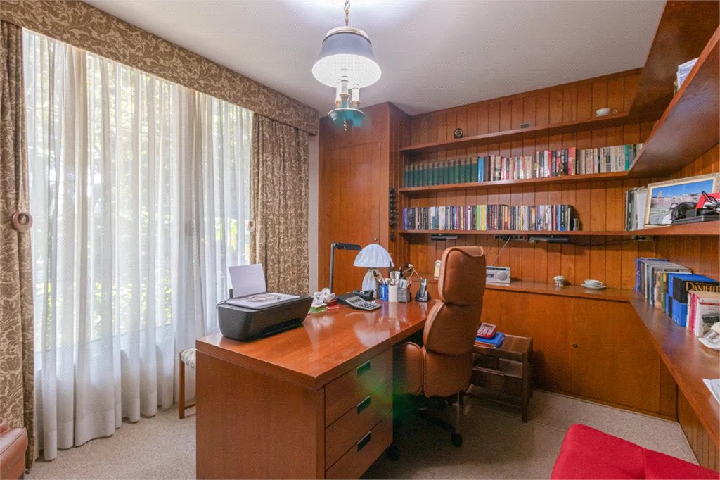Casa Térrea à venda com 4 quartos, sendo 2 suítes, em Alto de Pinheiros, São Paulo, SP