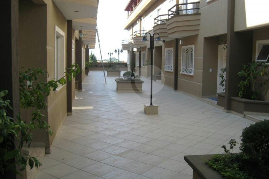Casa à venda com 3 quartos, sendo 1 suíte, no condomínio Algarve Residencial, São Paulo - SP
