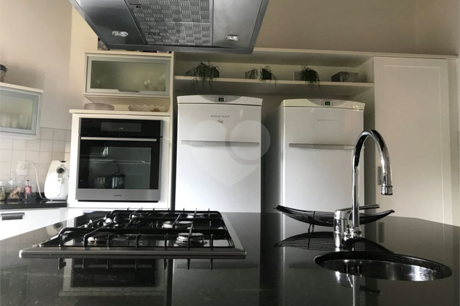 Casa à venda com 4 quartos, sendo 3 suítes, no condomínio Alpes da Cantareira, Mairiporã - SP
