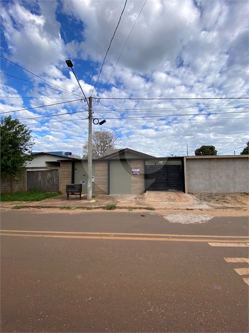 Casa para alugar com 3 quartos, sendo 1 suíte, em Parque das Aroeiras, Ponta Porã, MS