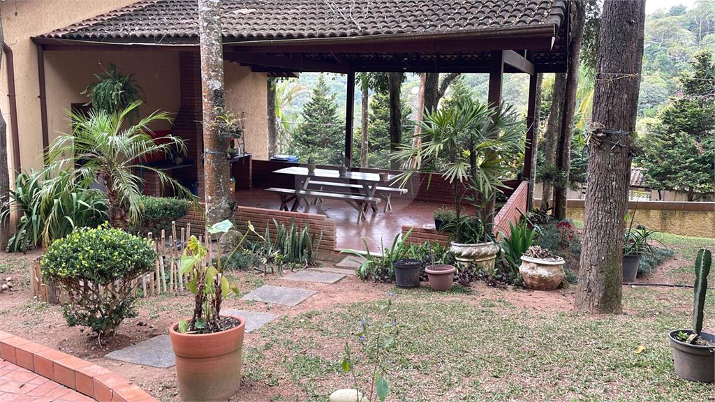 Casa à venda ou para alugar com 3 suítes no condomínio Alpes da Cantareira, Mairiporã - SP