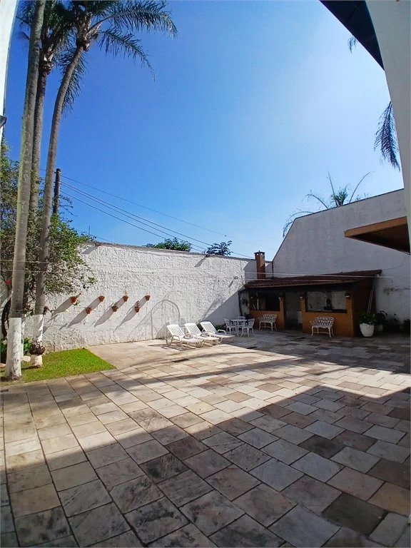 Sobrado à venda com 4 quartos, sendo 2 suítes,  em Jardim Leonor, São Paulo, SP