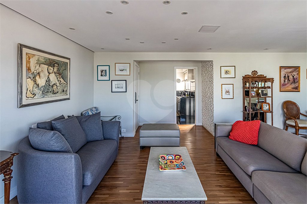 Apartamento à venda com 3 quartos, sendo 1 suíte, em Pinheiros, São Paulo, SP