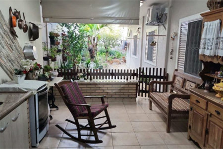 Casa térrea no Jardim Hikare