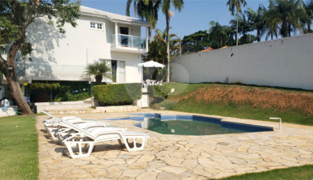 Casa à venda com 4 suítes em Pirucaia, Mairiporã, SP