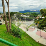 Casa à venda com 5 quartos, sendo 3 suítes, no condomínio Village Texeira Campos, Rio de Janeiro - RJ