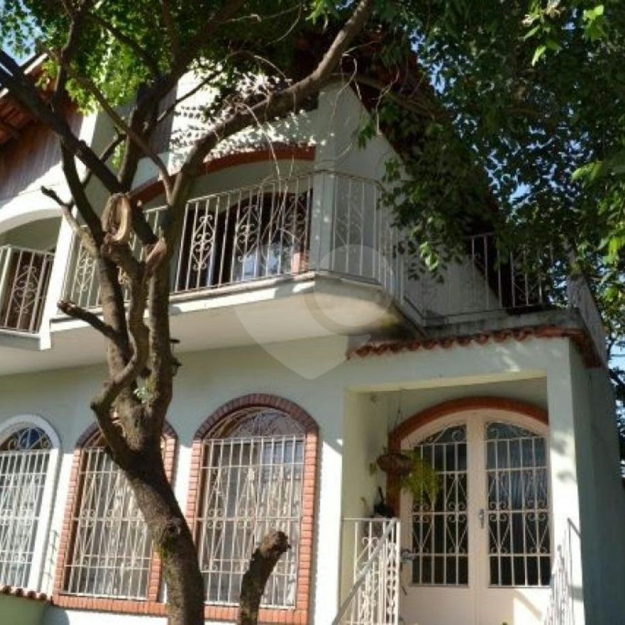 Casa à venda com 3 quartos, sendo 1 suíte, no condomínio Travessa Cacique Apoena,493, São Paulo - SP