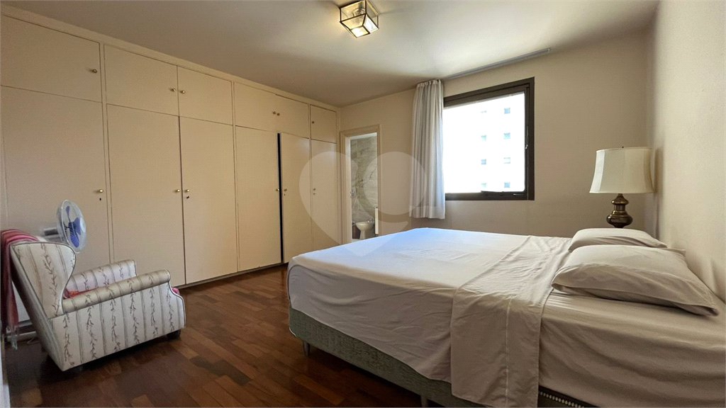 Apartamento à venda com 4 quartos, sendo 3 suítes, em Itaim Bibi, São Paulo, SP