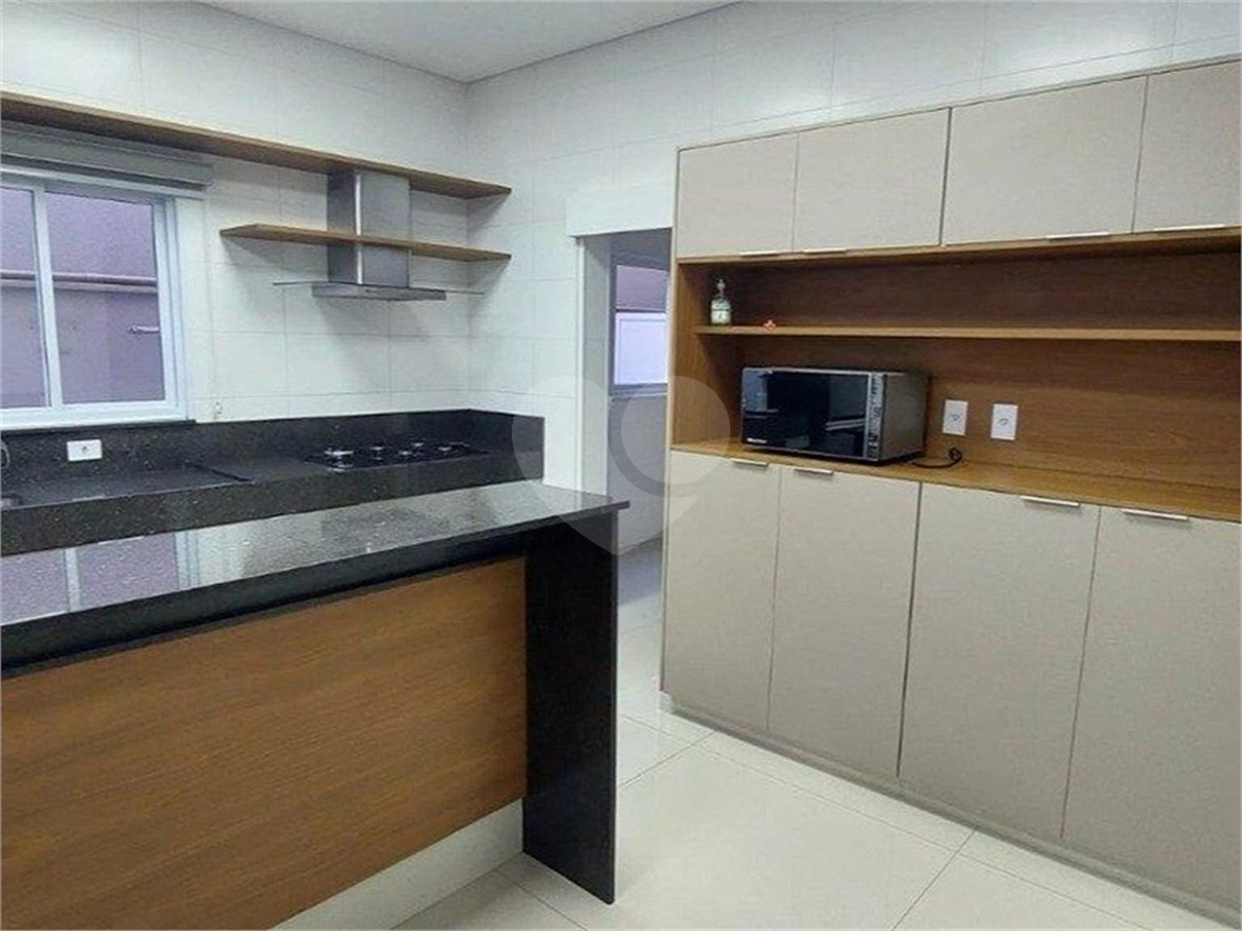 Casa à venda ou para alugar com 3 suítes no condomínio Mont Blanc, Sorocaba - SP