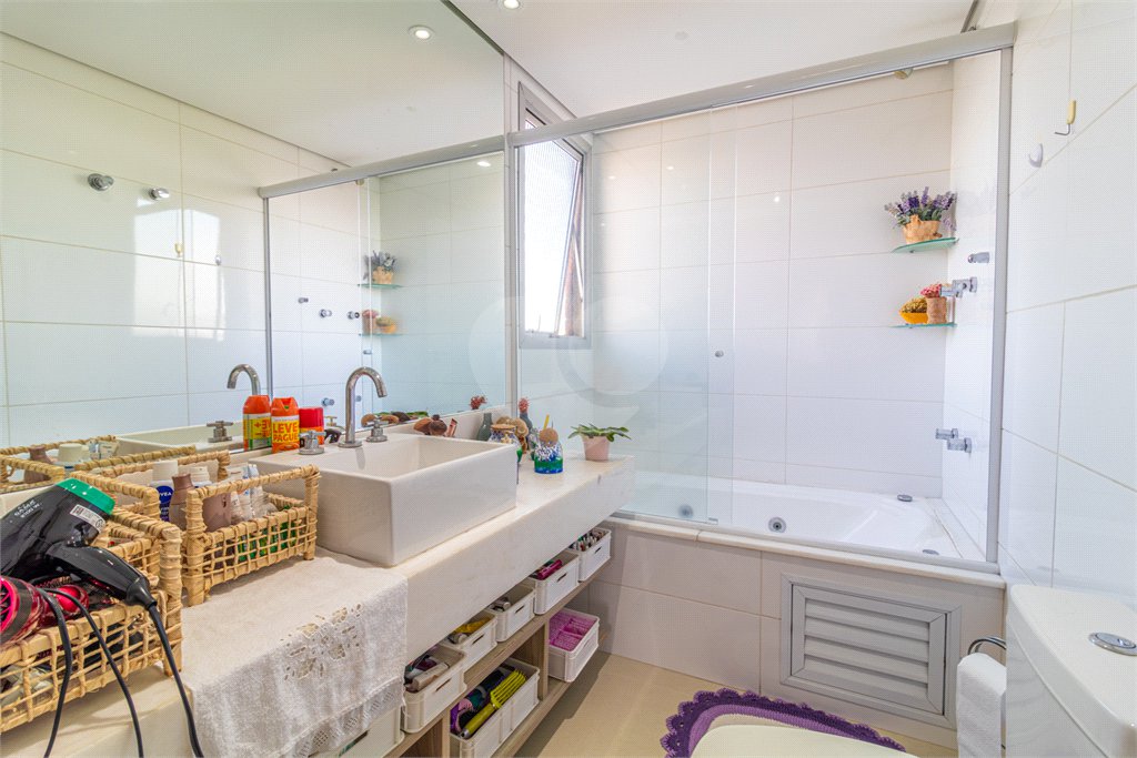 Apartamento à venda com 4 quartos, sendo 1 suíte, em Jardim Marajoara, São Paulo, SP