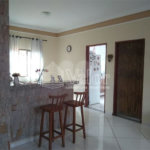 Casa Térrea com 3 dormitórios, sendo 1 suíte.