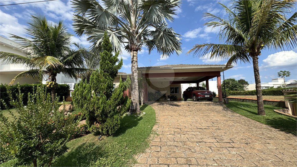 Casa à venda com 4 quartos, sendo 3 suítes, no condomínio Terras de Mont Serrat, Salto - SP