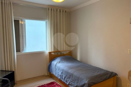 Casa à venda com 5 quartos, sendo 3 suítes, no condomínio Granja Olga III, Sorocaba - SP