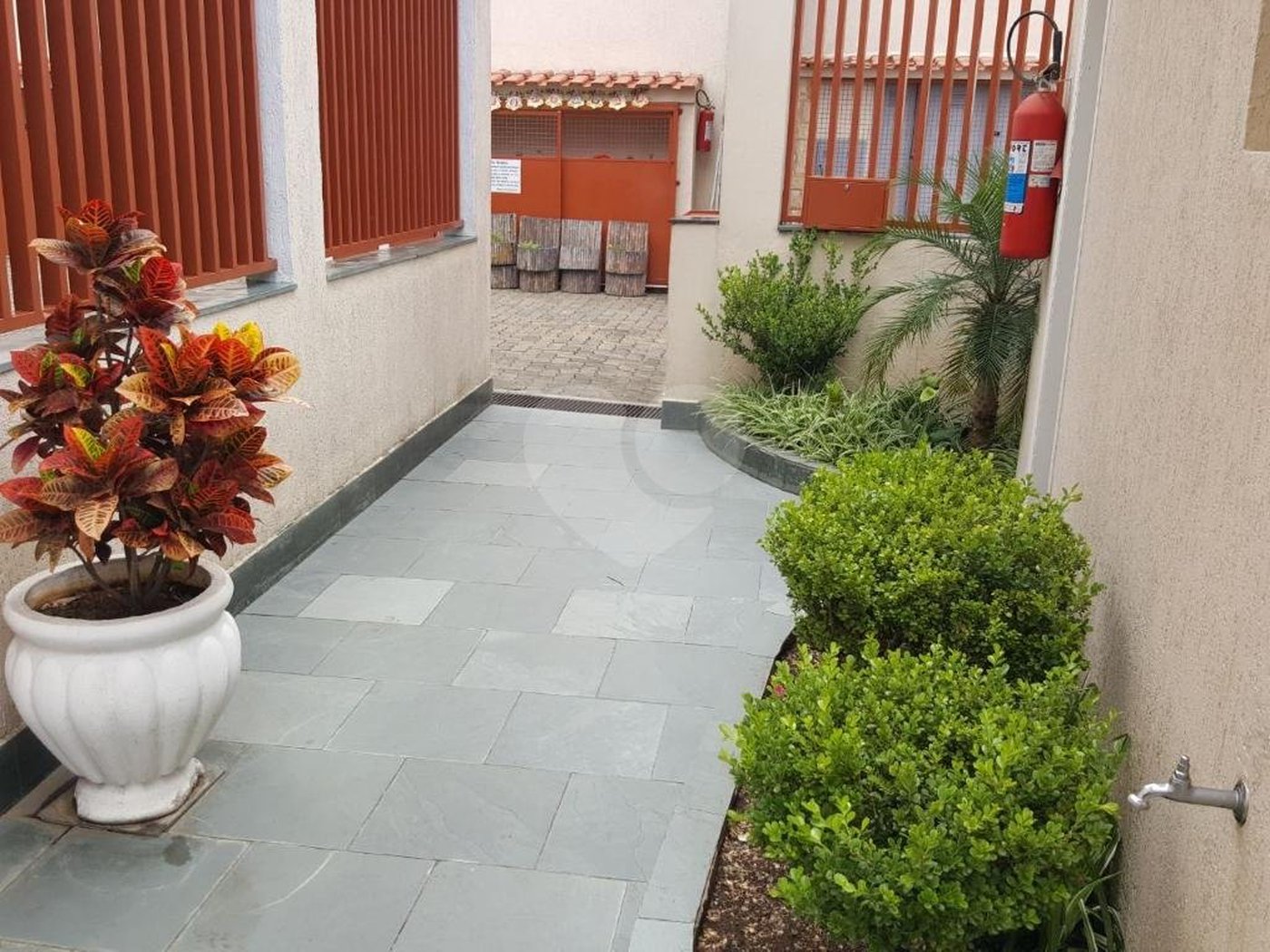 Casa à venda com 3 suítes no condomínio Village, São Paulo - SP