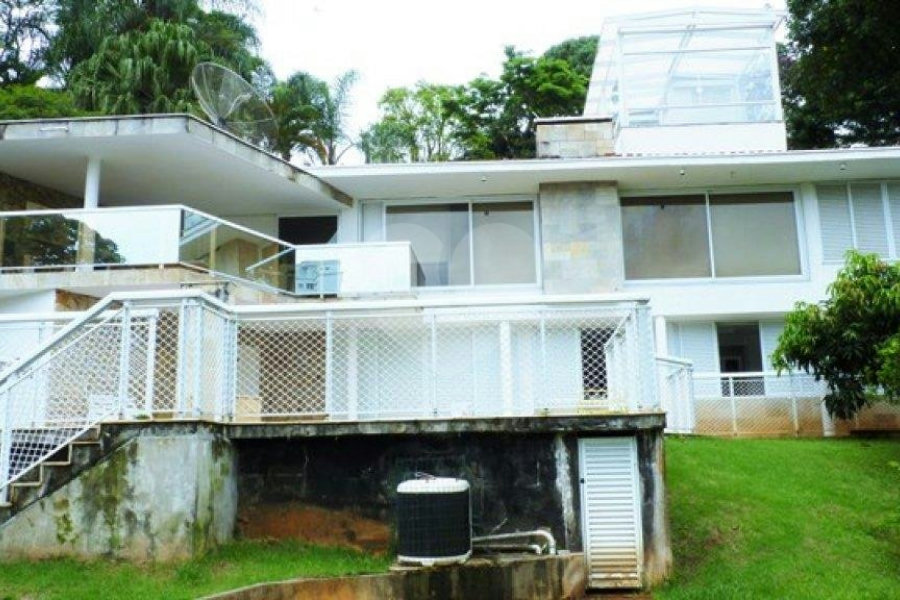 Sobrado à venda com 4 quartos, sendo 3 suítes, em Tremembé, São Paulo, SP