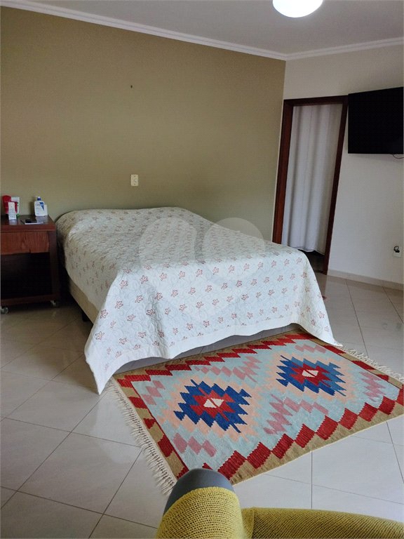 Sobrado à venda com 4 quartos, sendo 2 suítes, em Vila Petrópolis, Atibaia, SP