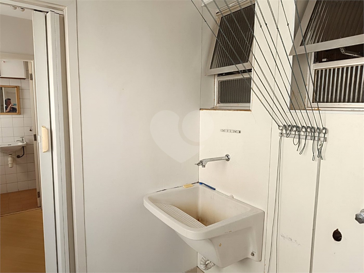 Apartamento à venda com 3 quartos, sendo 1 suíte, em Moema, São Paulo, SP