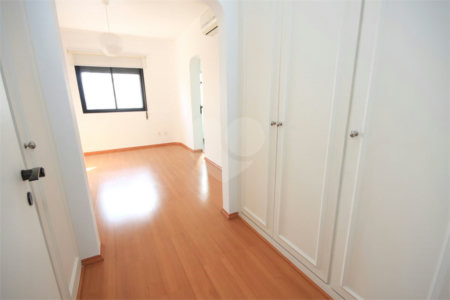 Apartamento à venda com 4 suítes em Jardim Marajoara, São Paulo, SP
