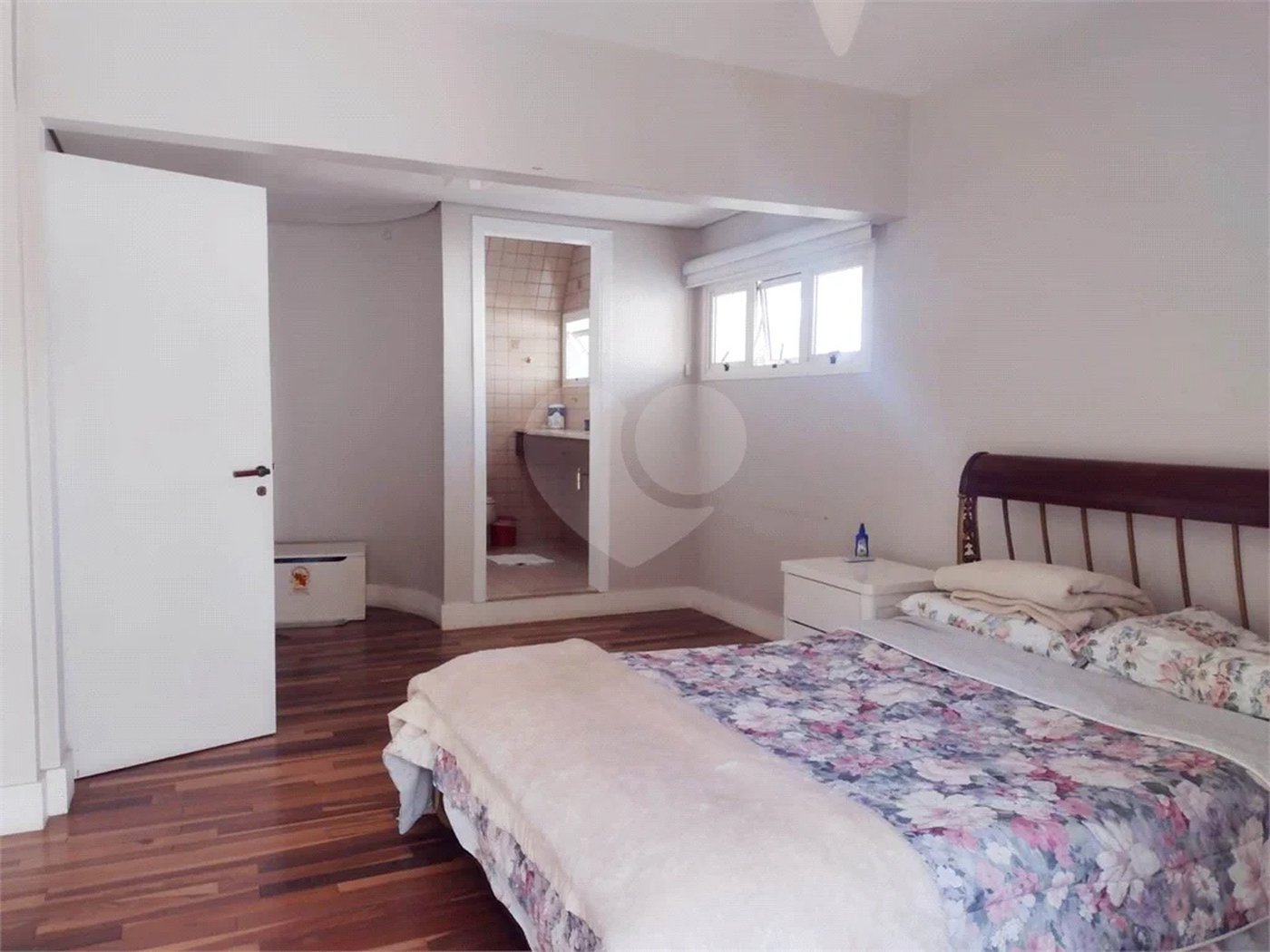 Casa à venda com 5 quartos, sendo 4 suítes, no condomínio Malota, Jundiaí - SP