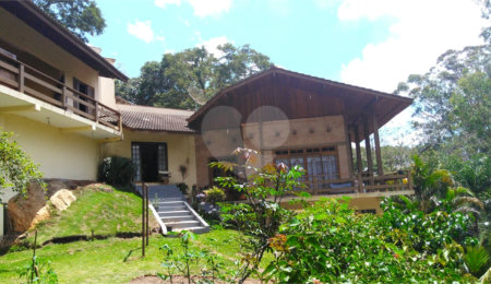 Casa à venda ou para alugar com 3 quartos, sendo 1 suíte,  no condomínio Alpes de Caieiras, Caieiras - SP