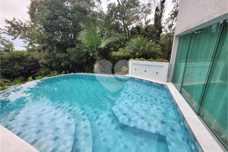 Casa à venda com 3 suítes no condomínio Parque Petrópolis 4 Secção, Mairiporã - SP