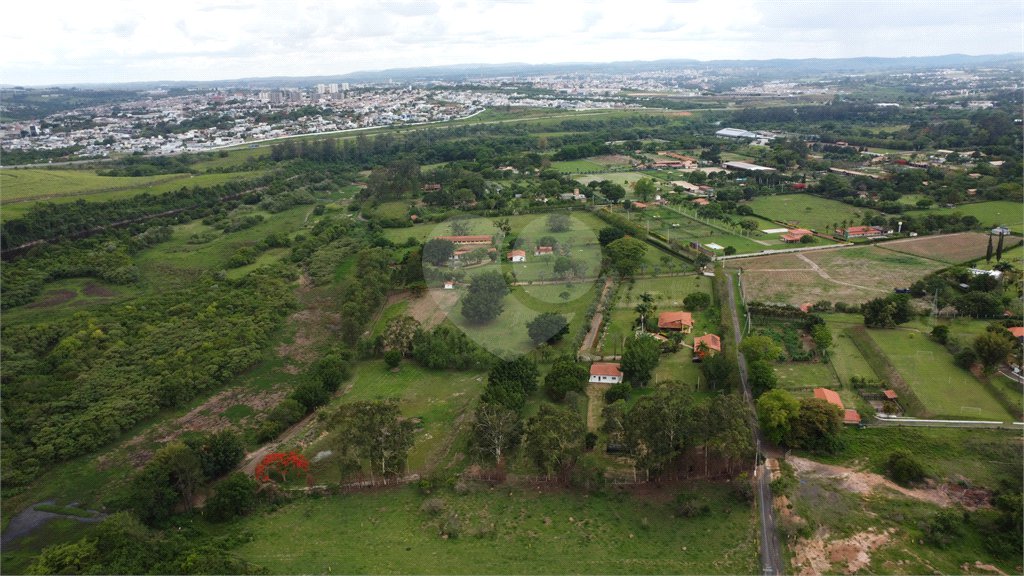 Casa à venda com 8 quartos, sendo 4 suítes, no condomínio Santa Filomena, Salto - SP