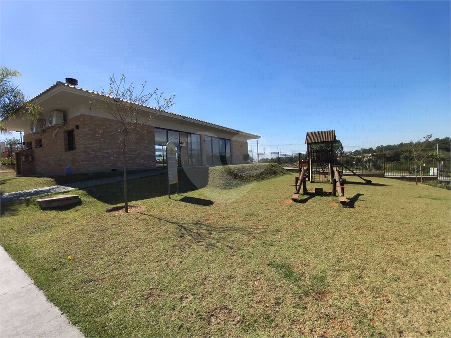 Casa à venda com 3 quartos, sendo 1 suíte, no condomínio Residencial Villagio Wanel, Sorocaba - SP